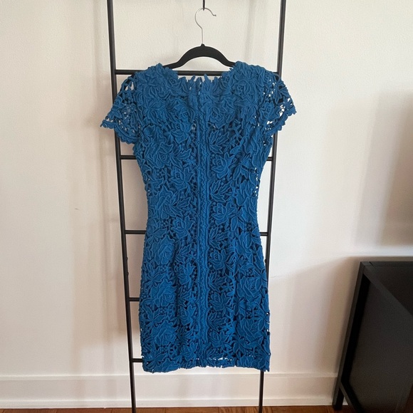 Elie Tahari | Turquoise crochet fully lined cocktail dress - size 0 - Picture 2 of 5